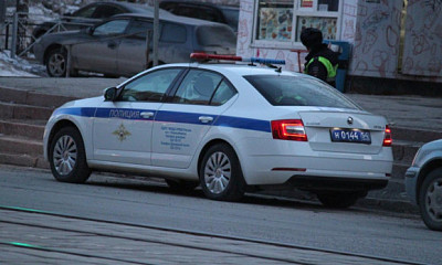 Под Новосибирском 54-летний водитель мопеда разбился на трассе