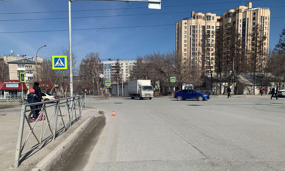 В Новосибирске машина сбила 12-летнюю девочку на пешеходном переходе