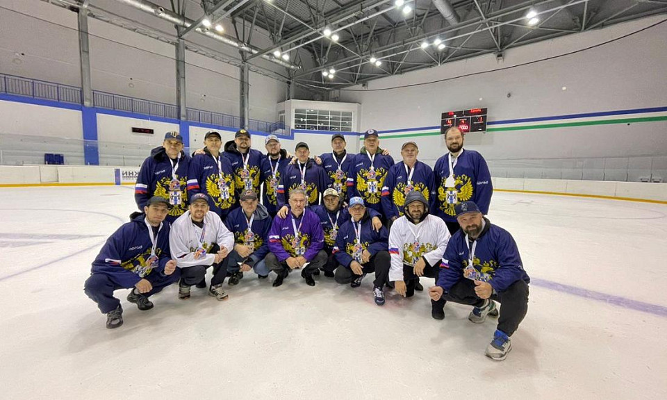 Глухие хоккеисты-сибиряки завоевали бронзу на турнире в Уфе