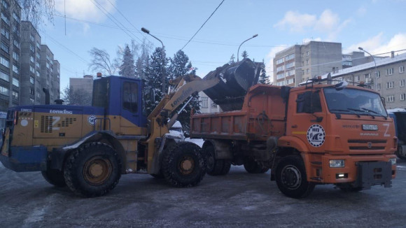 В Новосибирске начали устранять последствия снегопада