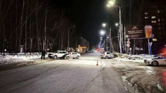 Водитель Тойоты пострадал в результате аварии в Бердске