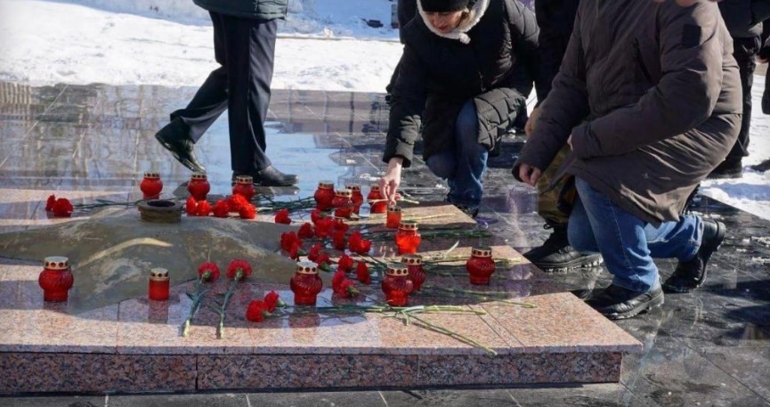 Мемориалы в память о погибших в теракте в «Крокусе» появились в Новосибирске