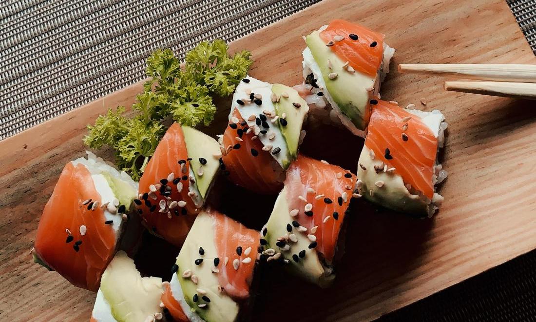 сколько роллов на 1 человека заказывать. сколько роллов на 1 человека заказывать. названия сетов роллов список. сет сакура роллы. вес одного ролла суши.