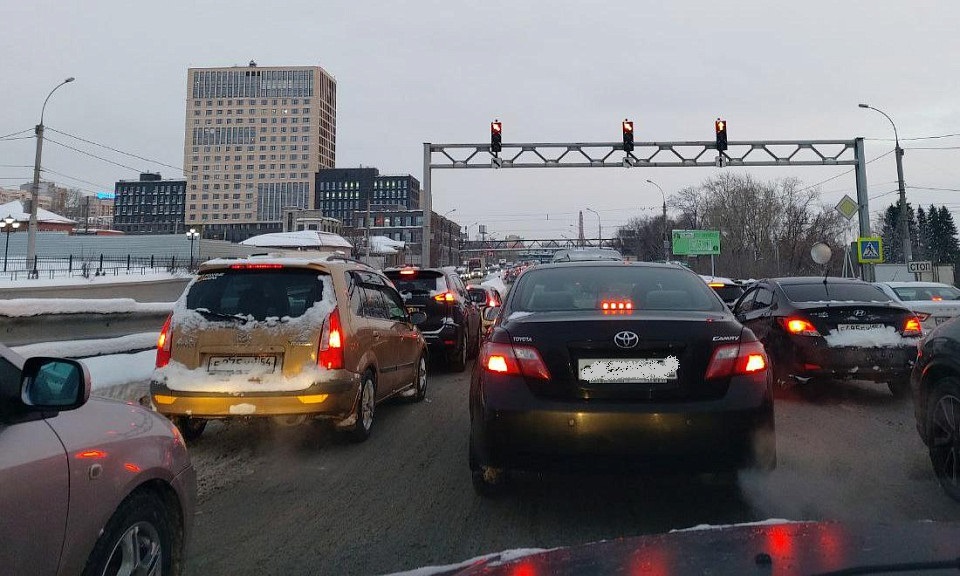 5-балльные пробки сковали Новосибирск утром 9 января