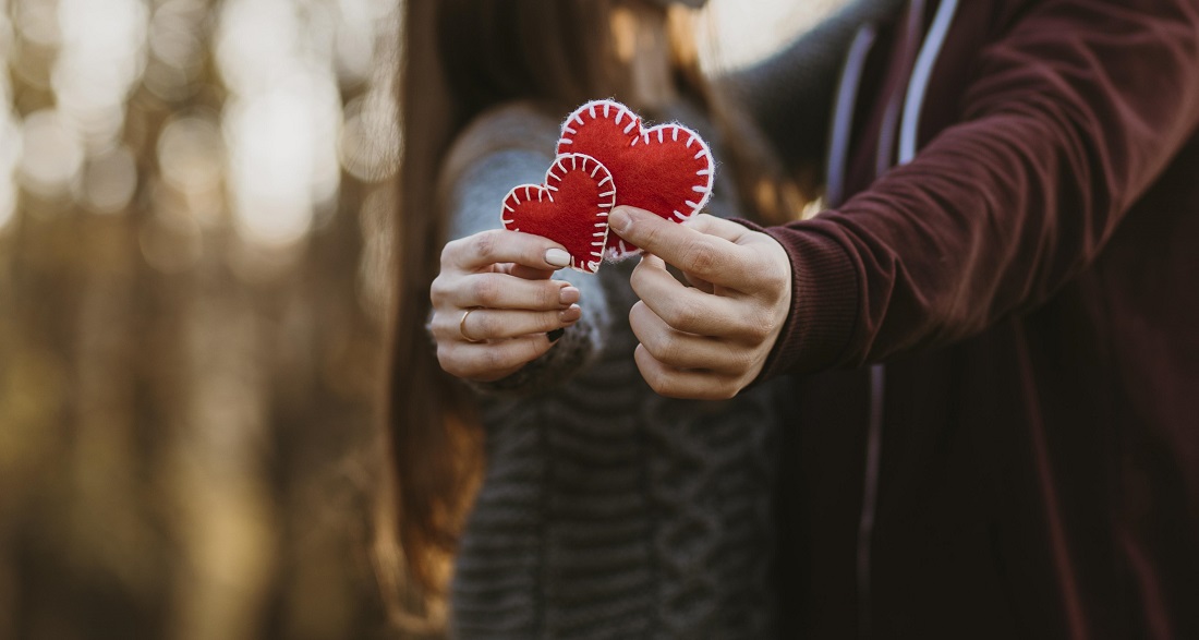 close-up-couple-holding-little-hearts.jpg close-up-couple-holding-little-hearts.jpg