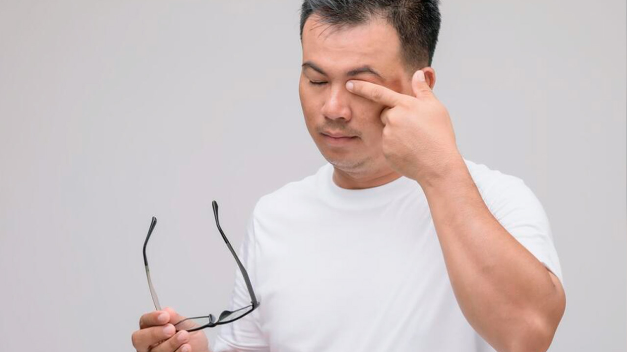 напряжение глаз vecteezy.com.jpg