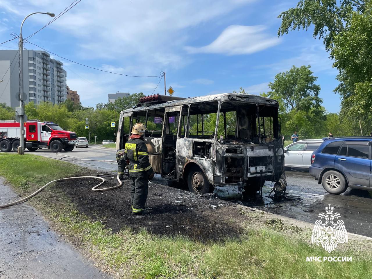 В Новосибирске полностью выгорела маршрутка в Советском районе | 11.06.2024  | Новосибирск - БезФормата