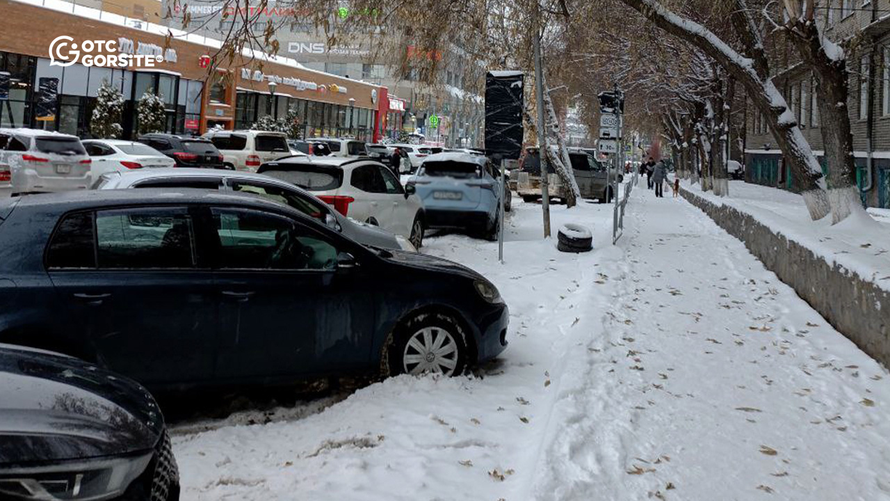 Авто на парковке.jpg