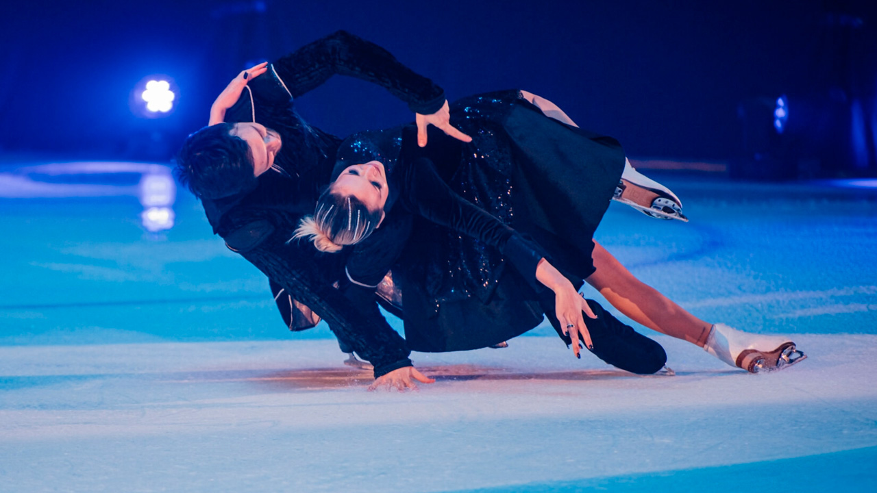 фигуристы на льду.jpg