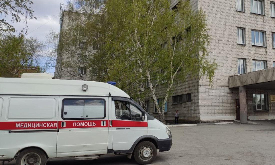 Житель Новосибирска грозился покончить с собой на улице Титова