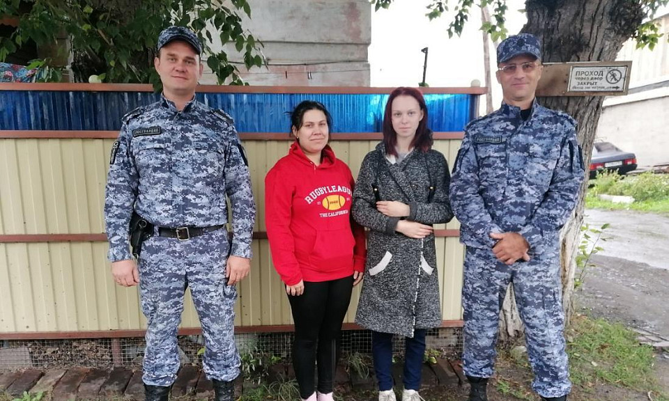 Росгвардейцы спасли двух жительниц Барабинска