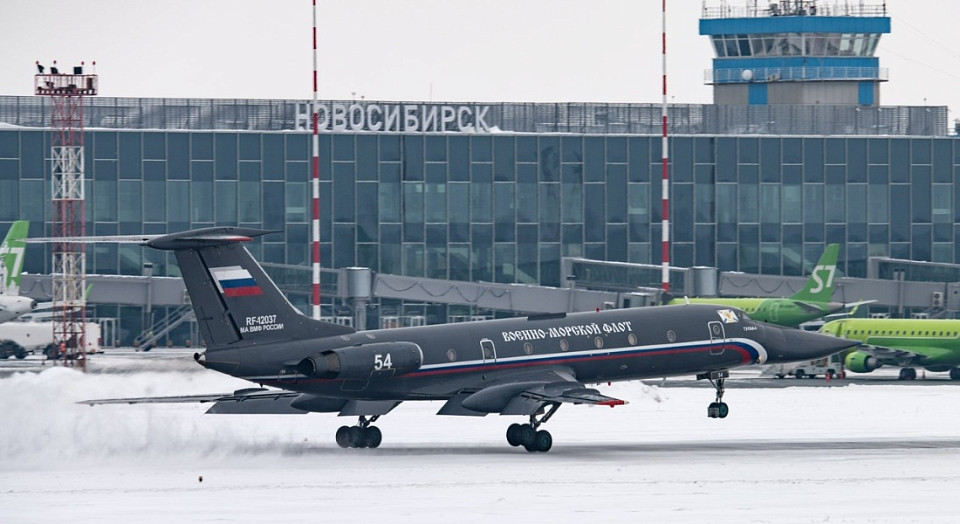 Самолет ВМФ «Черная жемчужина» приземлился в Новосибирске