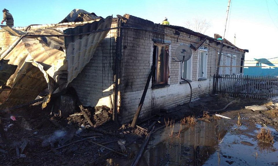 Два человека погибли на пожаре в частном доме под Новосибирском