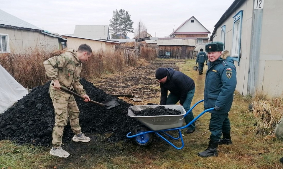 Под Новосибирском огнеборцы два года помогают матери мобилизованного