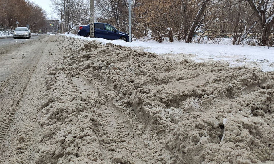 Губернатор попросил минтранс помочь убрать снег с новосибирских улиц