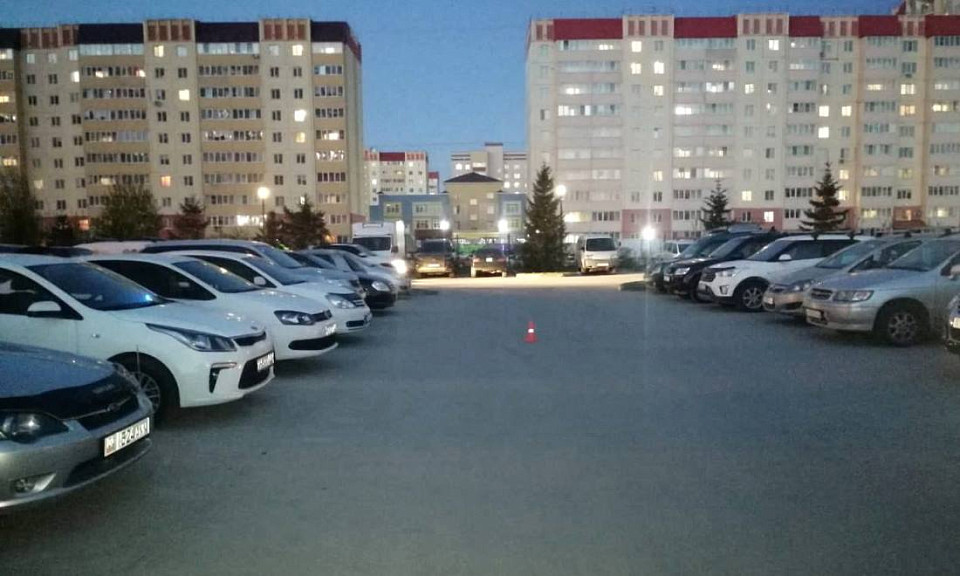 8-летний велосипедист на парковке вылетел под колёса автомобиля в Новосибирске