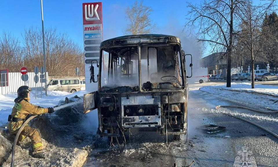 Рейсовый автобус № 189 сгорел в Новосибирске