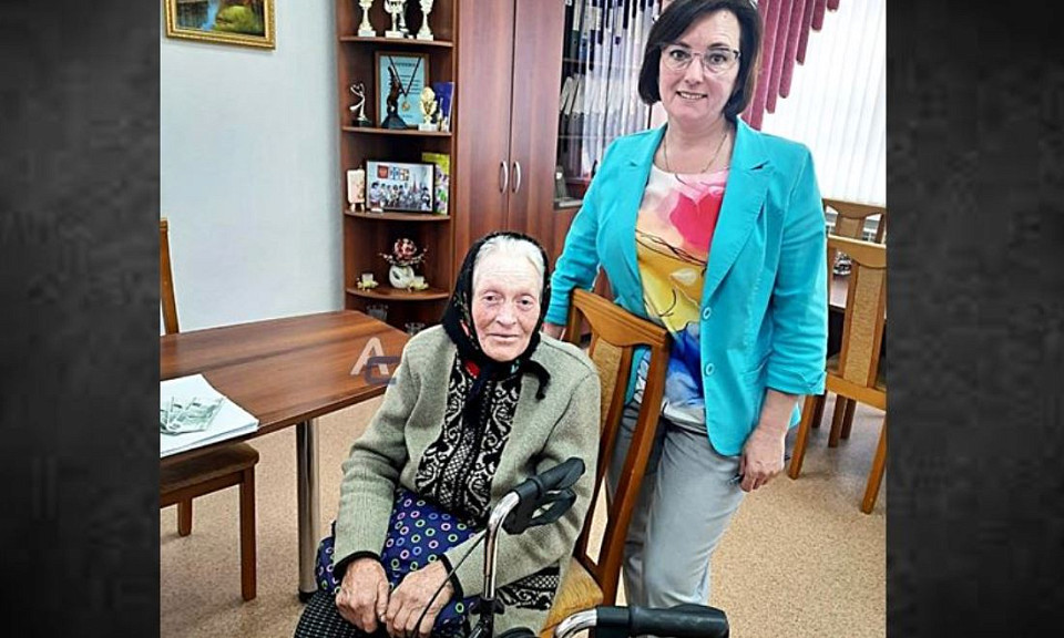 80-летняя пенсионерка из Оби передала прибавку к пенсии бойцам СВО
