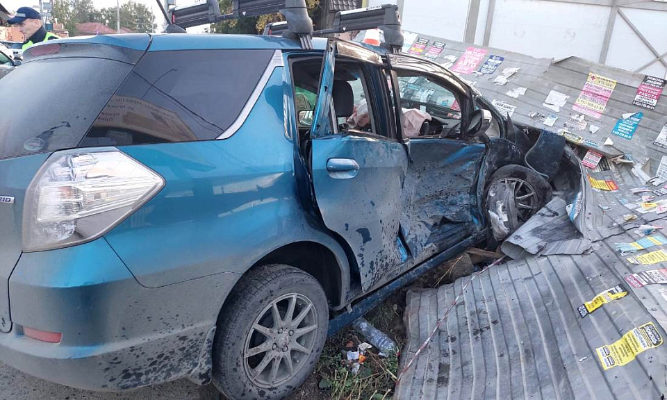 Автолюбитель не уступил дорогу и пострадал в ДТП в Новосибирске