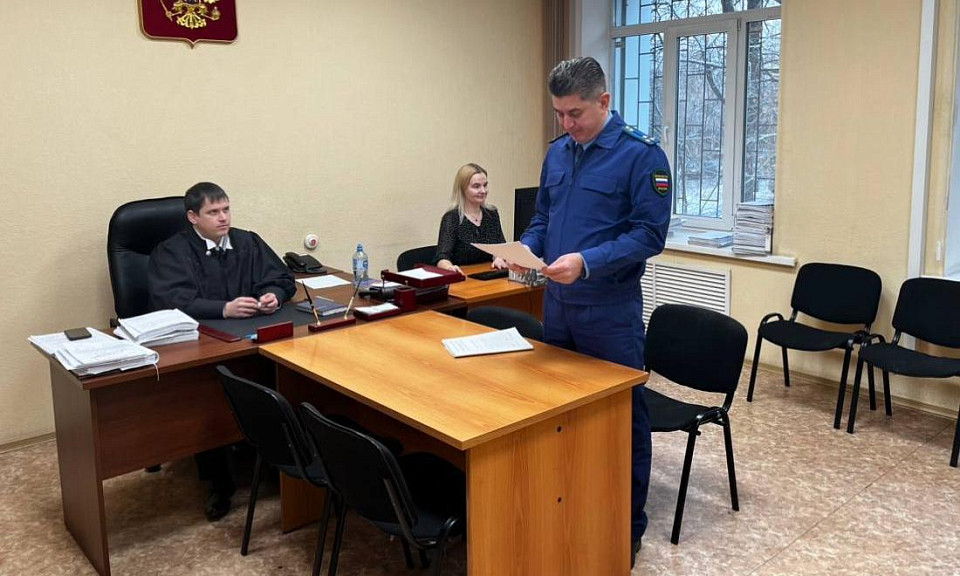 В Новосибирске суд вынес приговор сотруднице УК из-за падения наледи на ребёнка
