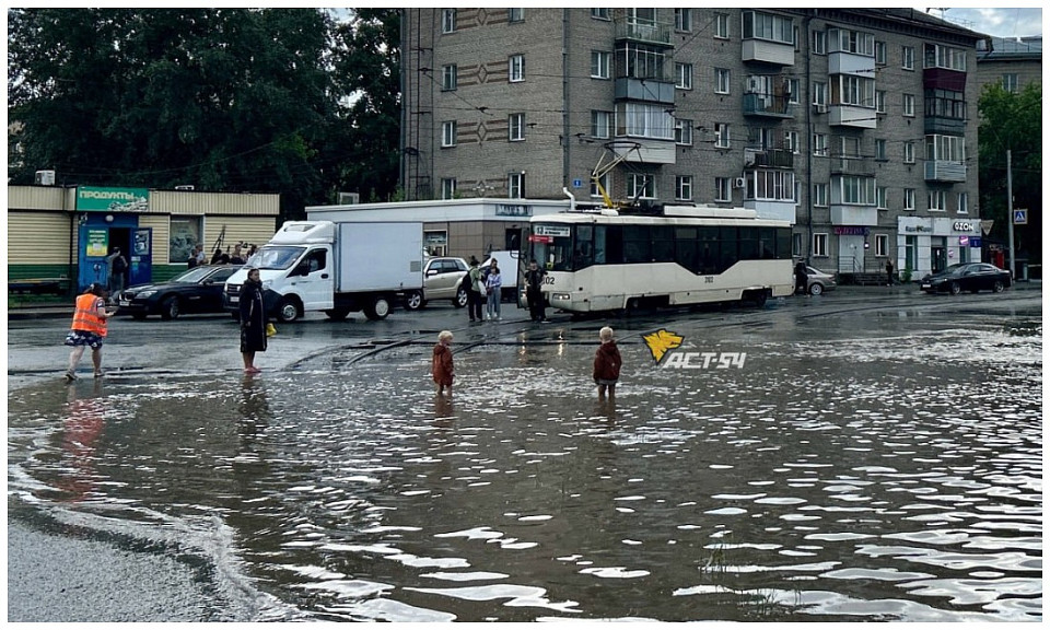 В Новосибирске заметили водяной трамвай