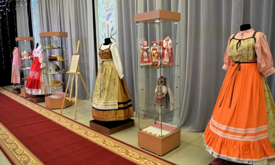 Взяли у народа: мастерство карельской вышивки показали в Новосибирске