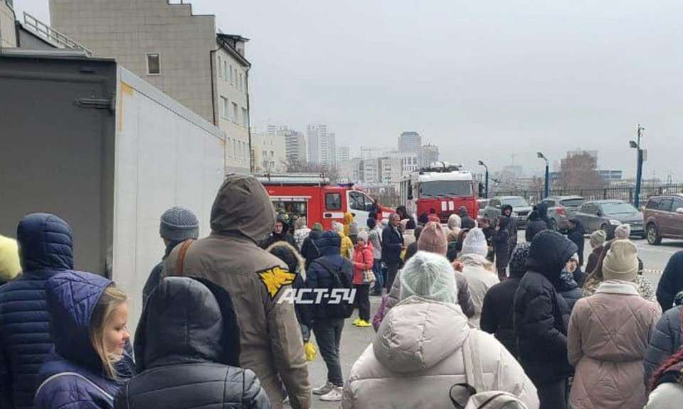 В бизнес-центре Новосибирска произошёл пожар