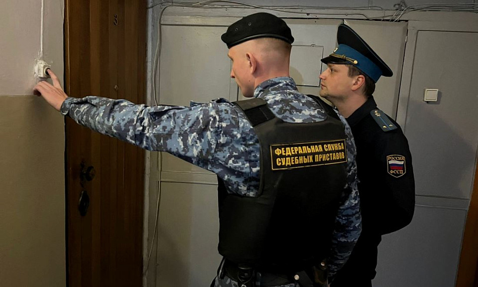 Наследников квартиры примирили судебные приставы в Новосибирске