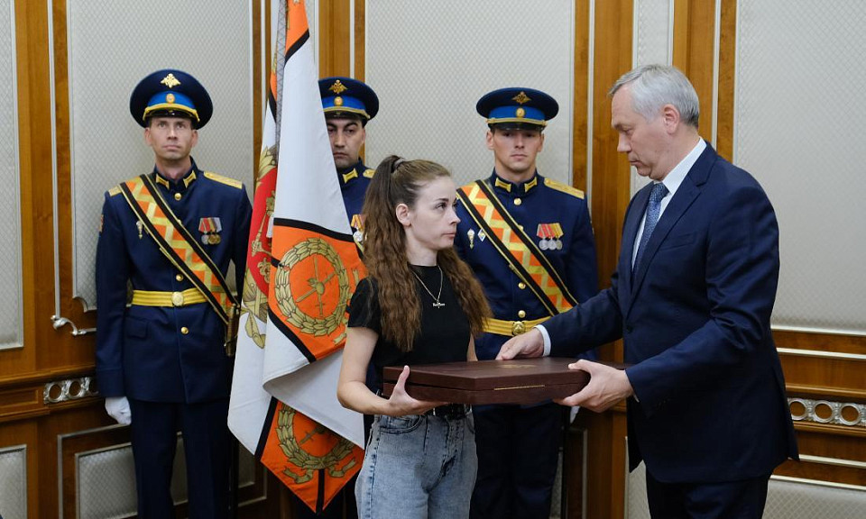 Губернатор передал медаль Героя России семье Николая Кондратенко