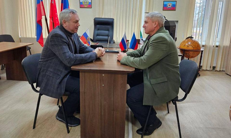 Решение Президента об участии в выборах губернатор Новосибирской области встретил на Донбассе