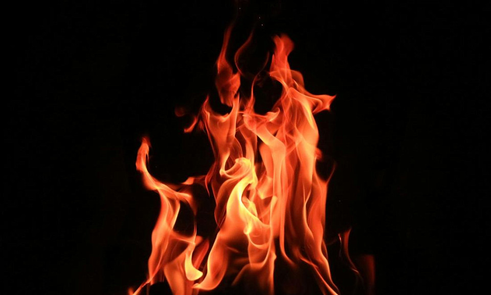 В Новосибирской области мужчина попытался сжечь заживо знакомую