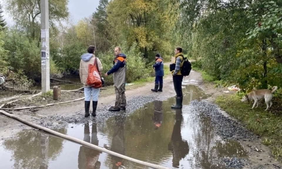 7, 5 тысяч кубометров воды откачали спасатели с затопленных дач в Новосибирске