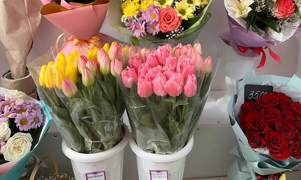 Названа стоимость тюльпанов в Новосибирске в преддверии 8 Марта