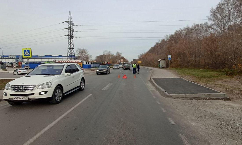 44-летняя женщина погибла под колёсами «Нивы» в Новосибирске
