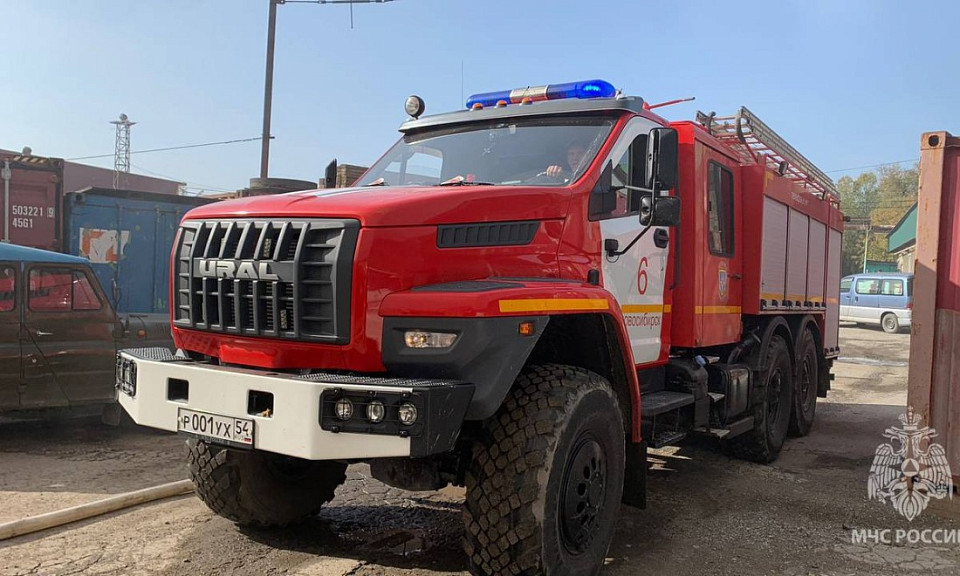 Двоих детей спасли от пожара в бараке на Римского-Корсакого в Новосибирске