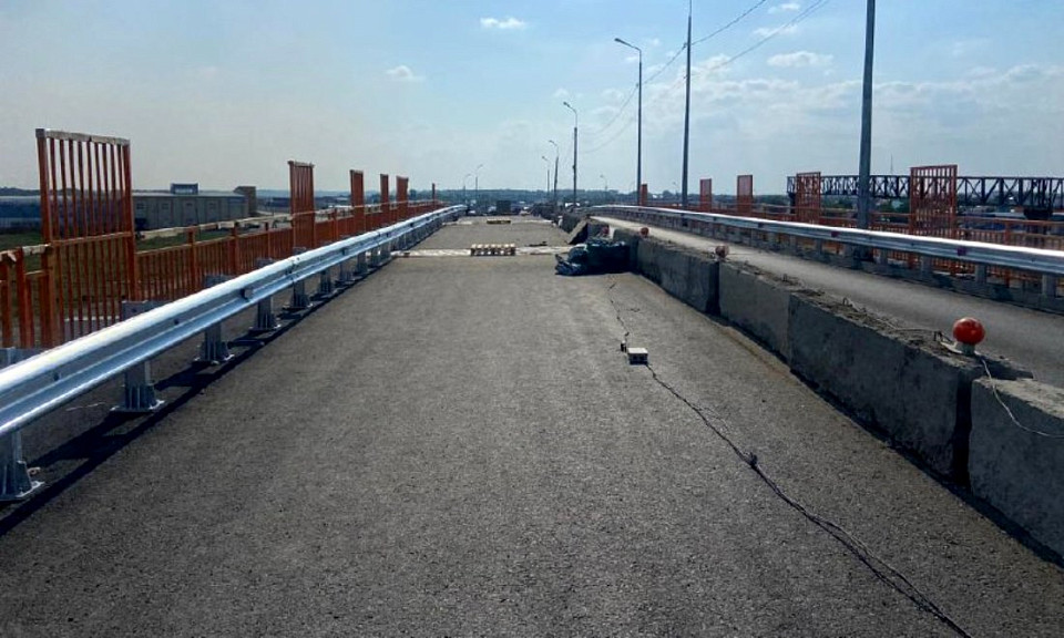 На путепроводе трассы Новосибирск-Павлодар в Карасуке открыли две полосы движения