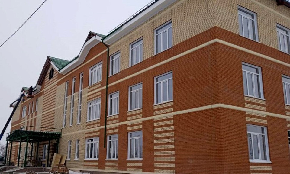 Новую школу достраивают в селе Новосибирской области