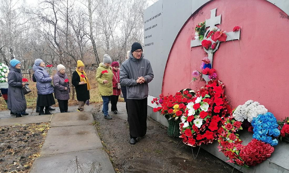 Новосибирцы почтили память пострадавших сибиряков в годы репрессий