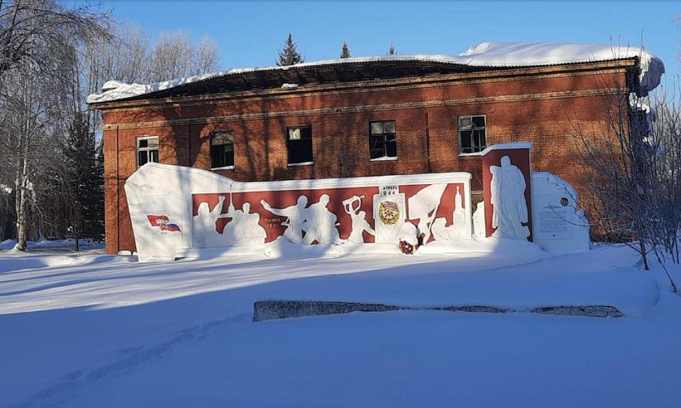 Разрушенным памятником воинам 1941-1945 годов заинтересовались в Новосибирске