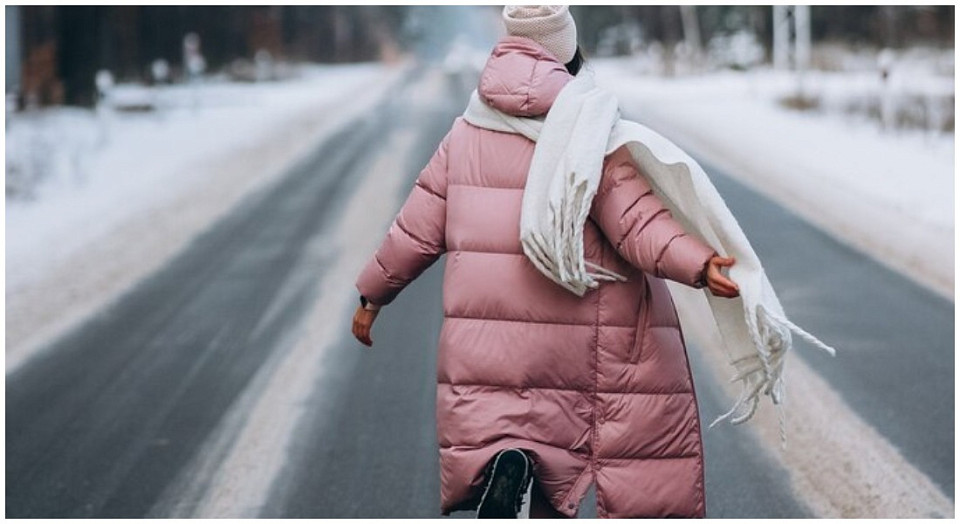 9-летняя девочка в куртке с листьями пропала после прогулки в Новосибирске