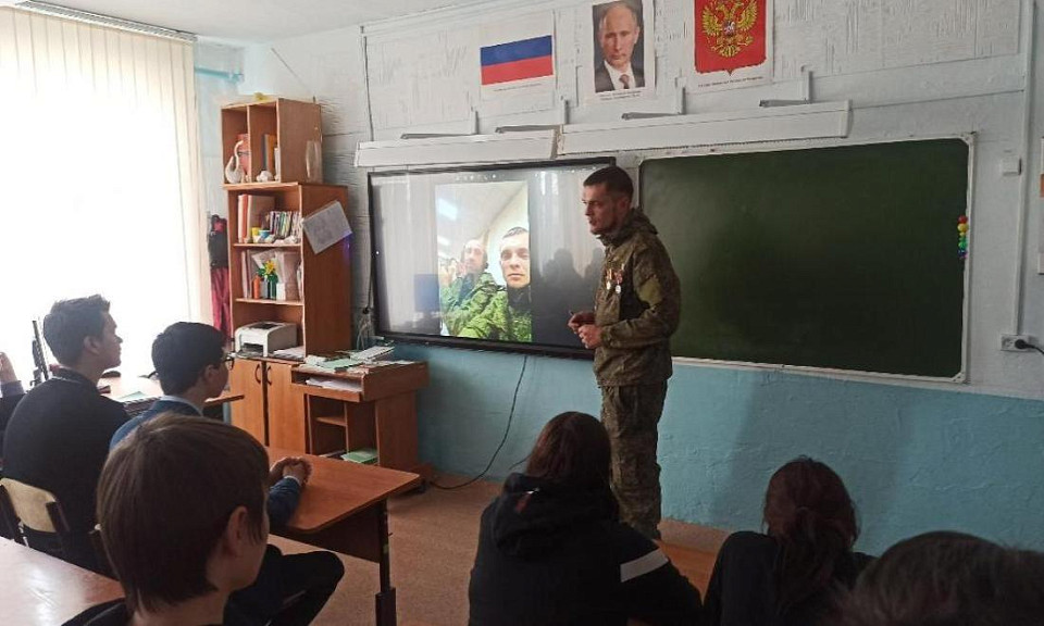 Участник СВО провёл урок в двух школах под Новосибирском