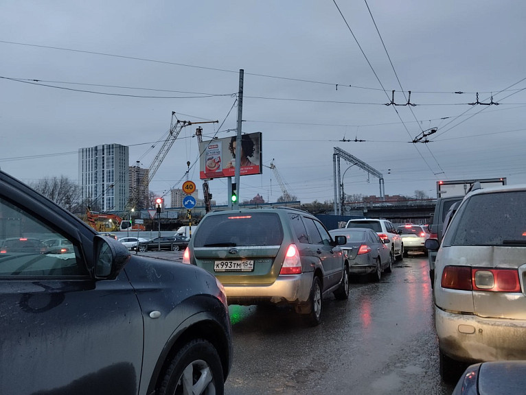 В Новосибирске введут ограничение движения машин сразу в трёх районах