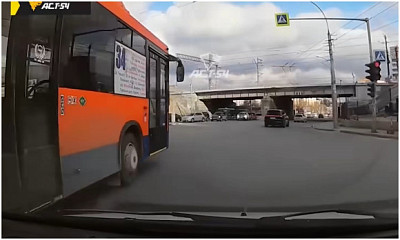 В Новосибирске водителей автобусов № 14 и 34 оштрафуют за проезд на красный