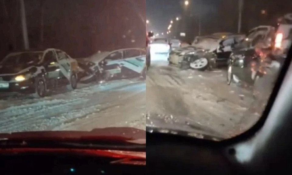 Четыре автомобиля столкнулись на Винаповском мосту в Новосибирске