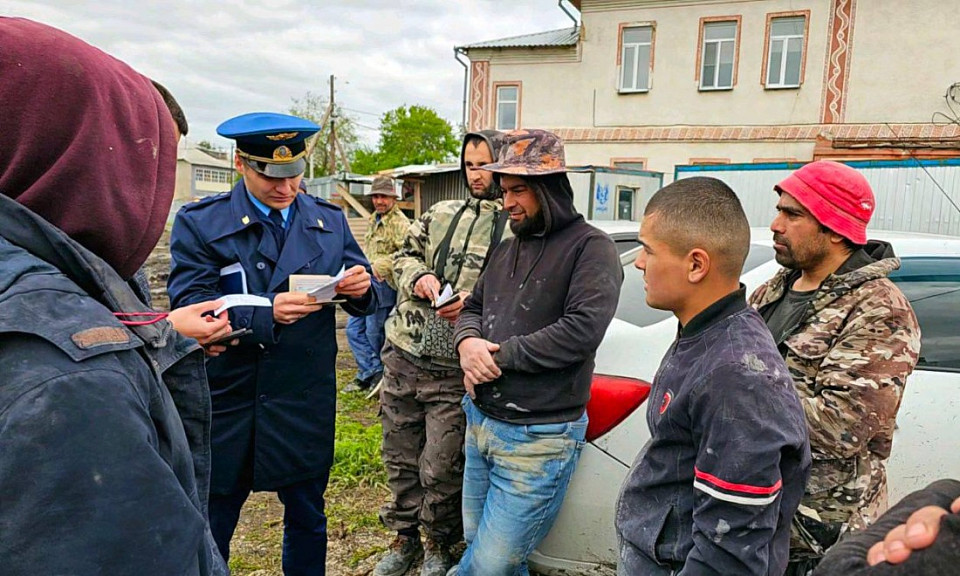 Жительница Новосибирской области фиктивно прописала у себя двух нелегалов