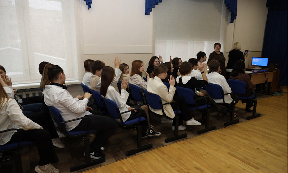 Безопасному общению в мессенджерах научили новосибирских школьников