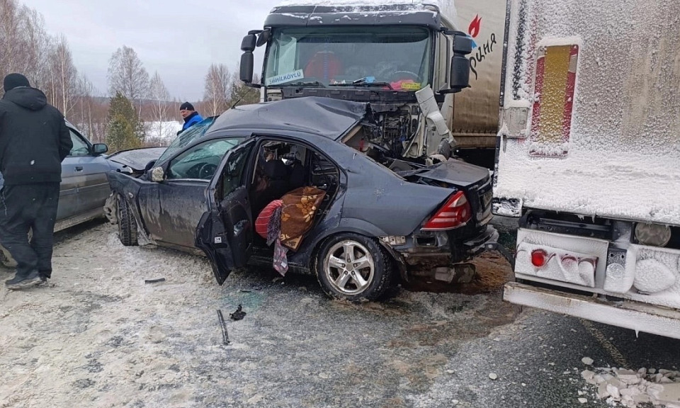 Труп соседа обнаружили у лифта жители дома на Устинова в Петербурге - МК Санкт-Петербург