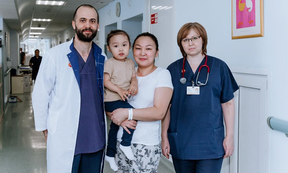 В Новосибирске врачи спасли мальчика из Тывы с опасным клубком сосудов в лёгких
