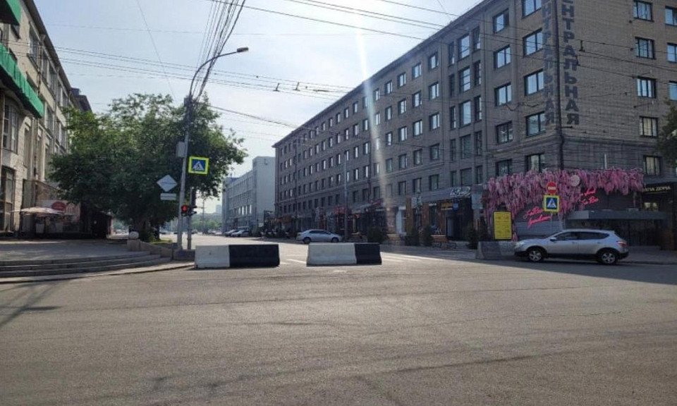 Центральную улицу в Новосибирске перекрыли: что там происходит
