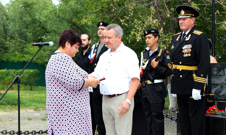 Орден Мужества вручили родным погибшего карасучанина-моряка в День ВМФ